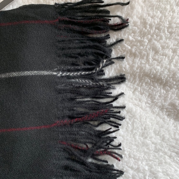 NEW!! Fringe Hem Grid Scarf - Picture 6 of 6